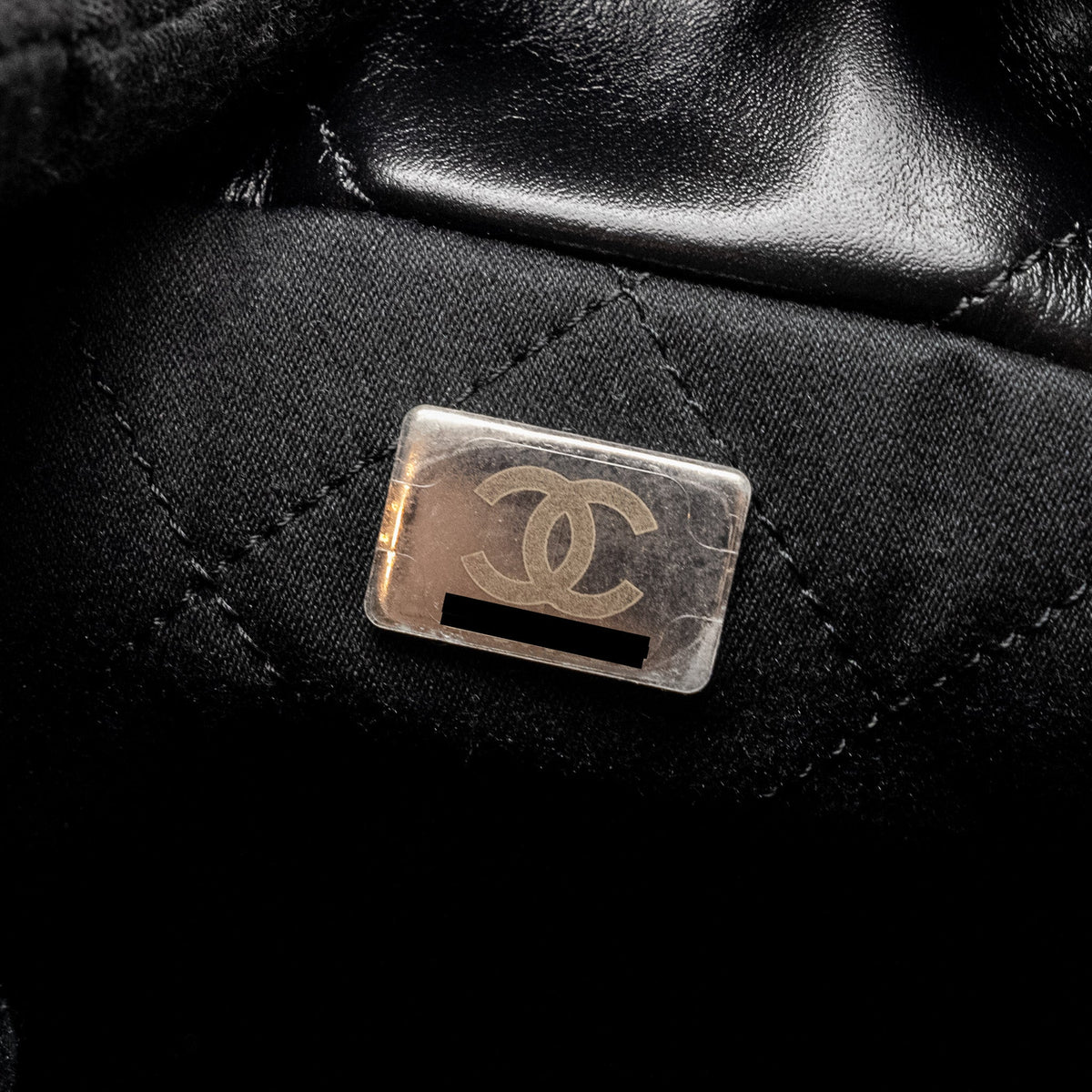 CHANEL MINI 22 BAG CALFSKIN SO BLACK (MICROCHIP)