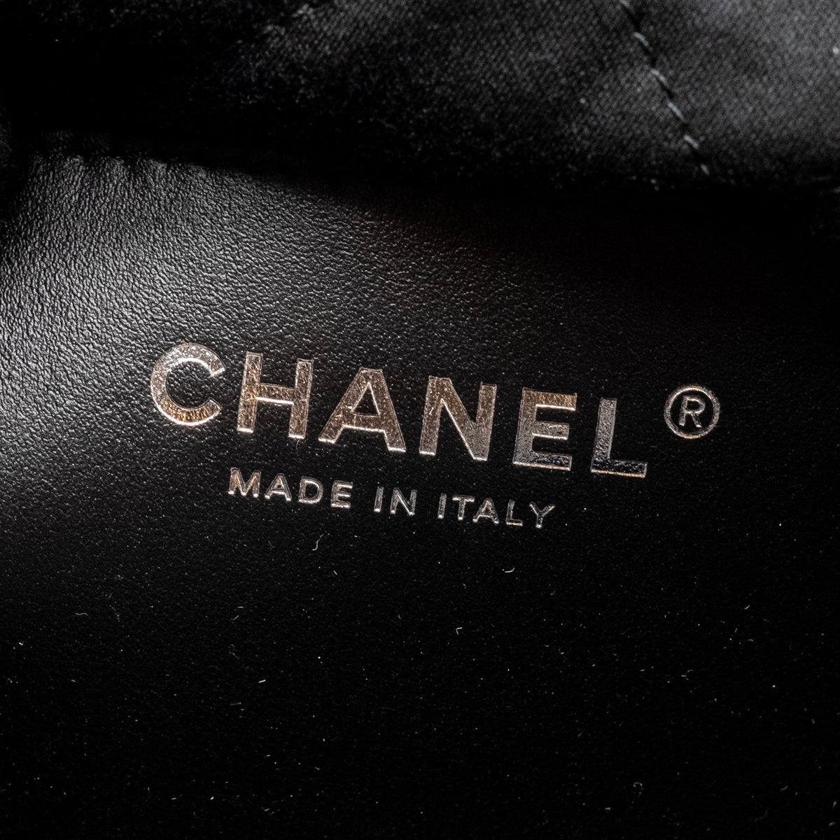 CHANEL MINI 22 BAG CALFSKIN SO BLACK (MICROCHIP)