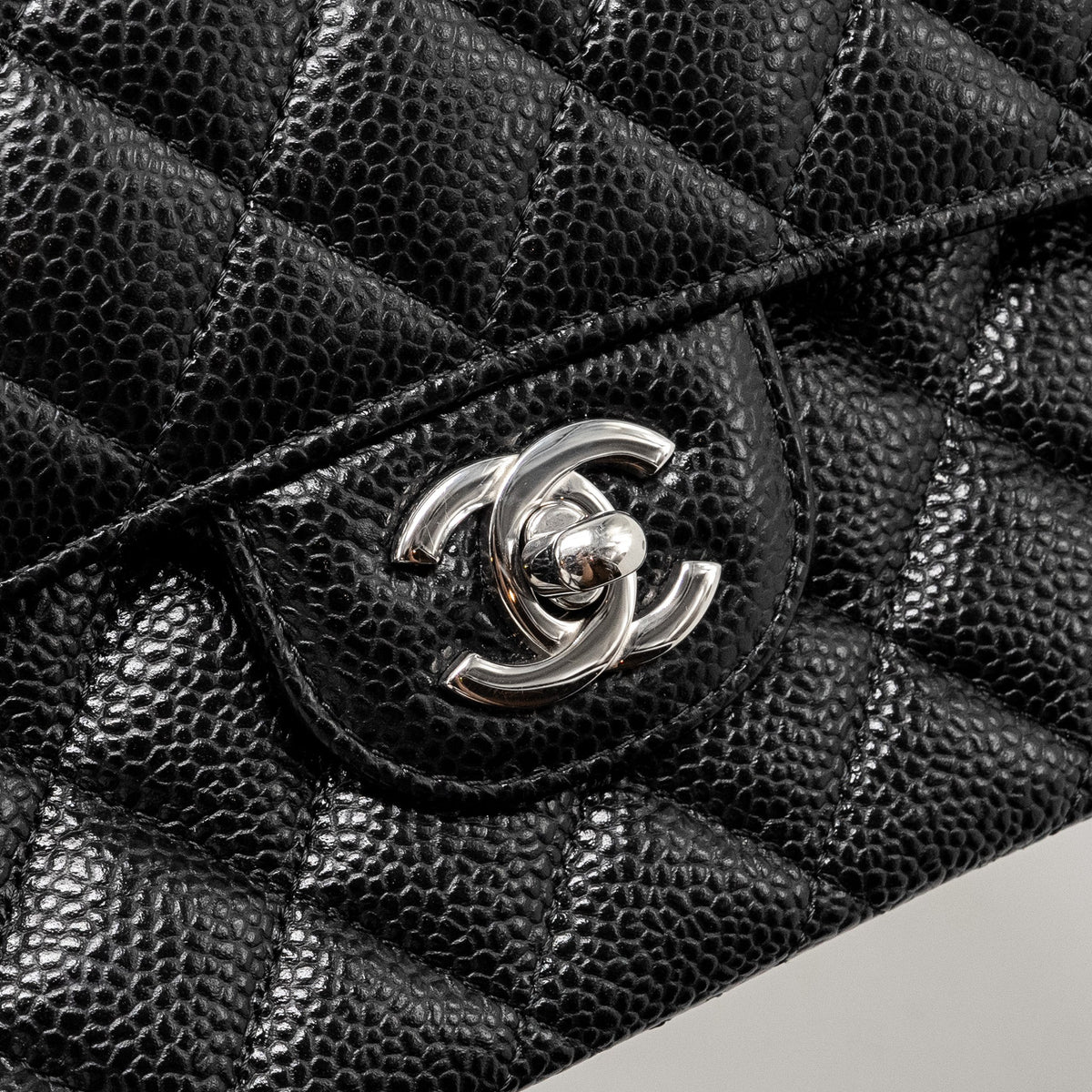 CHANEL MEDIUM CLASSIC DOUBLE FLAP BAG CAVIAR BLACK SHW (MICROCHIP)