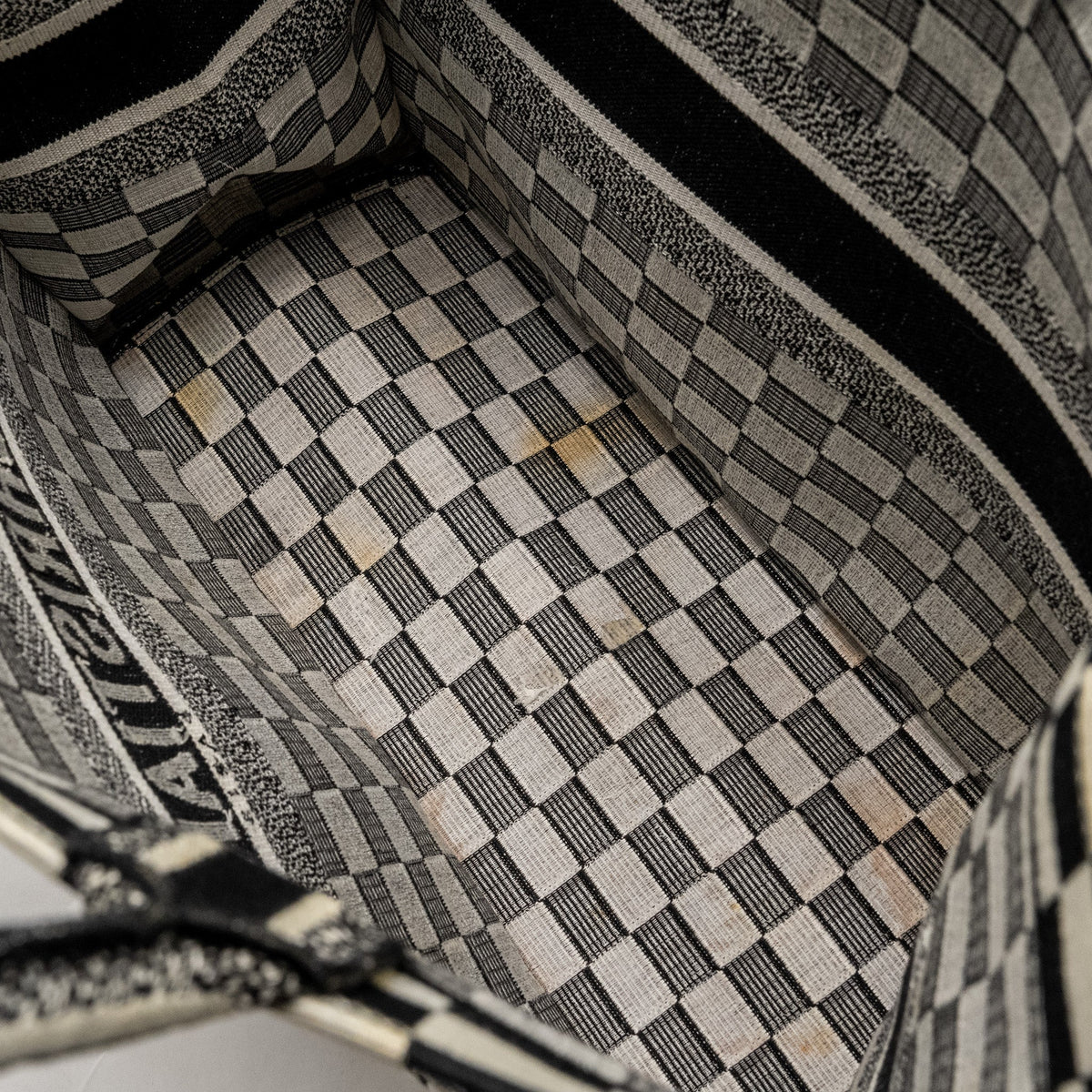 DIOR LARGE BOOK TOTE WHITE CHECKERED EMBROIDERED CANVAS BLACK / WHITE