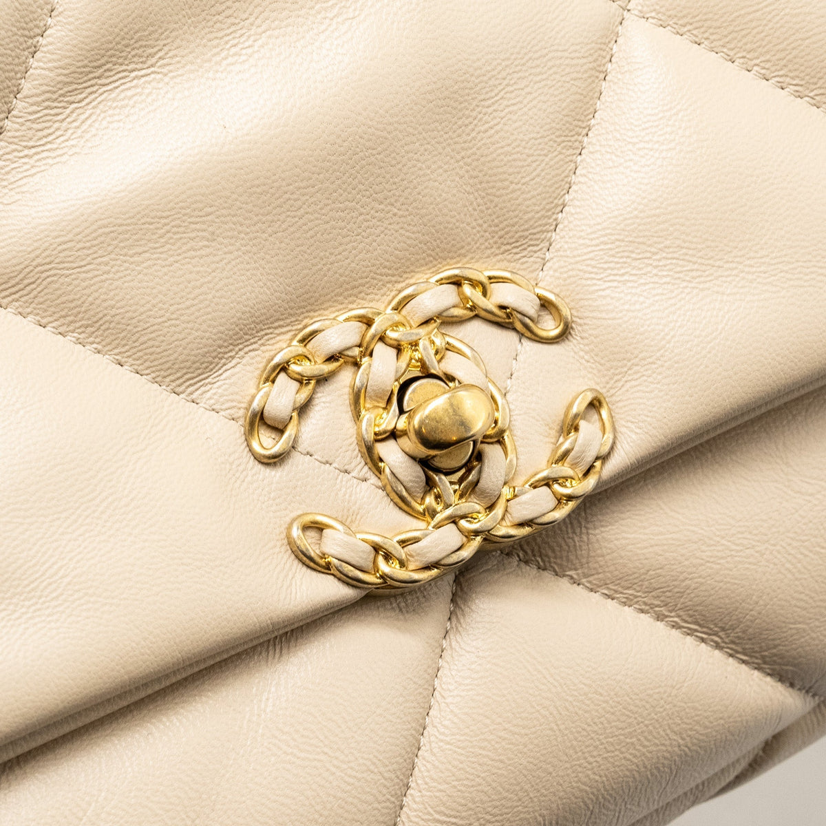 CHANEL SMALL 19 BAG SHINY GOATSKIN LIGHT BEIGE MULTICOLOUR HARDWARE