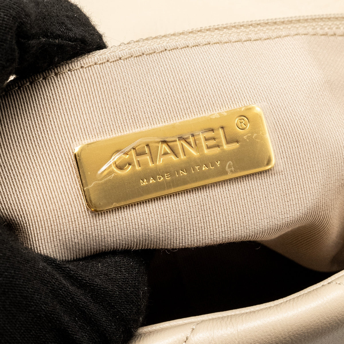 CHANEL SMALL 19 BAG SHINY GOATSKIN LIGHT BEIGE MULTICOLOUR HARDWARE