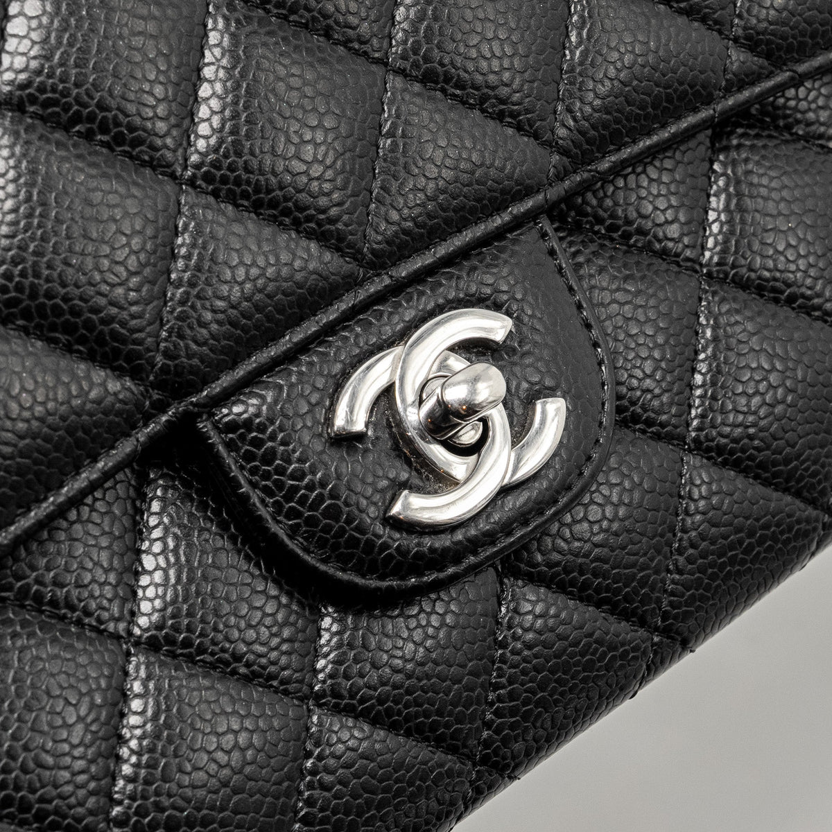 CHANEL MEDIUM CLASSIC DOUBLE FLAP BAG CAVIAR BLACK SHW (MICROCHIP)