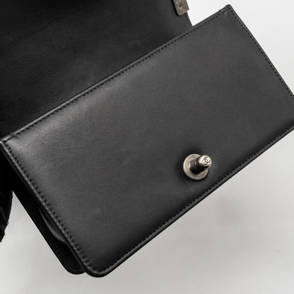 CHANEL SMALL BOY BAG CALFSKIN BLACK RUTHENIUM HARDWARE