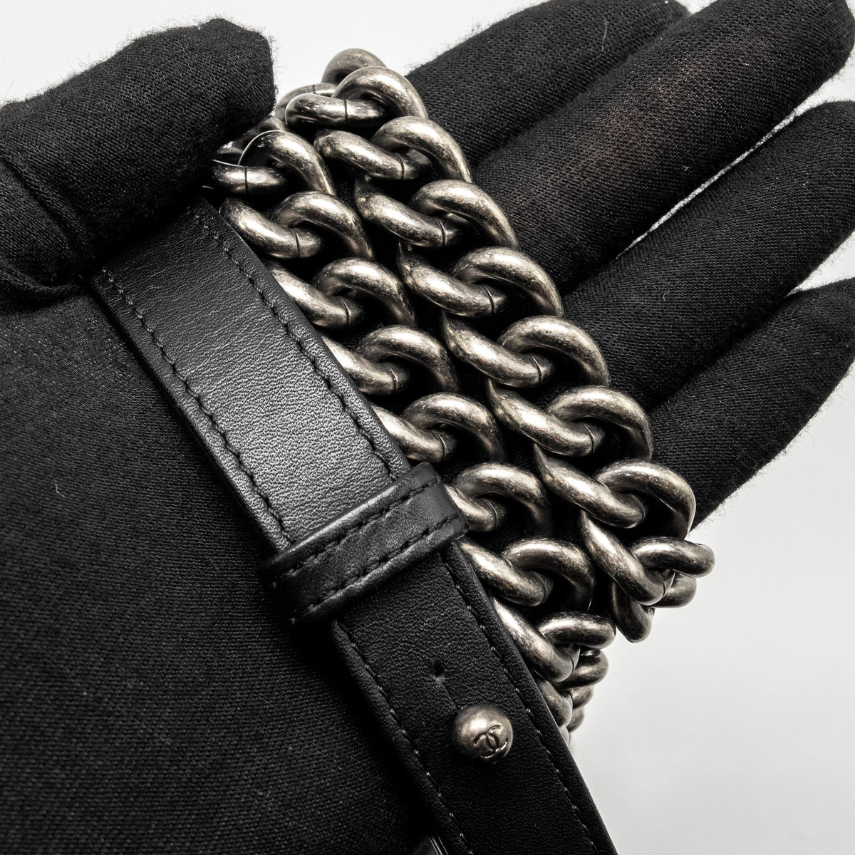 CHANEL SMALL BOY BAG CALFSKIN BLACK RUTHENIUM HARDWARE
