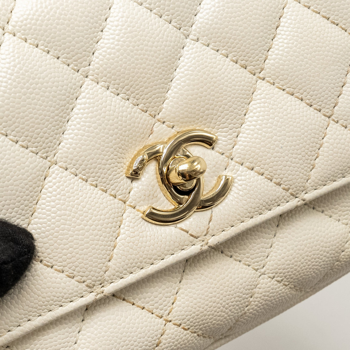CHANEL MINI COCO HANDLE CAVIAR WHITE LGHW (MICROCHIP)