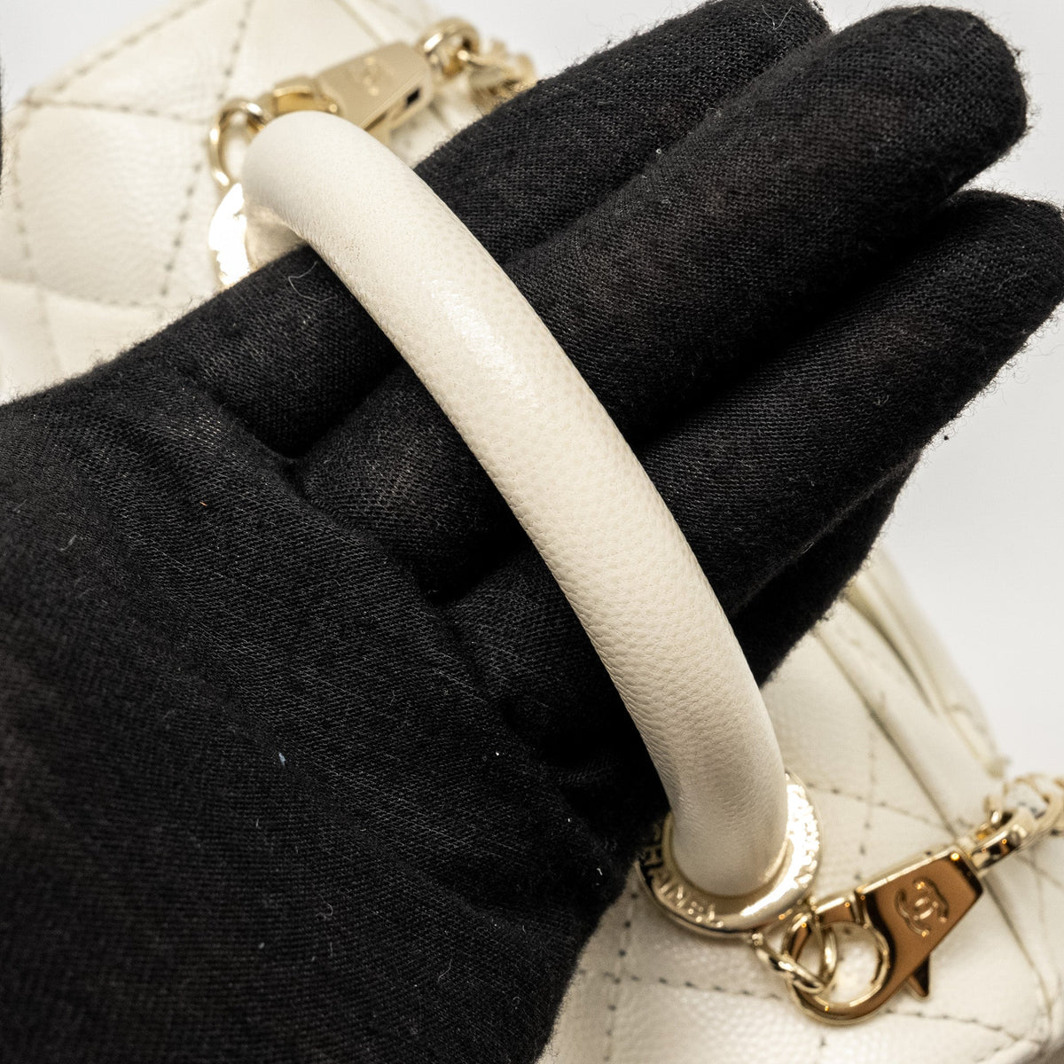 CHANEL MINI COCO HANDLE CAVIAR WHITE LGHW (MICROCHIP)