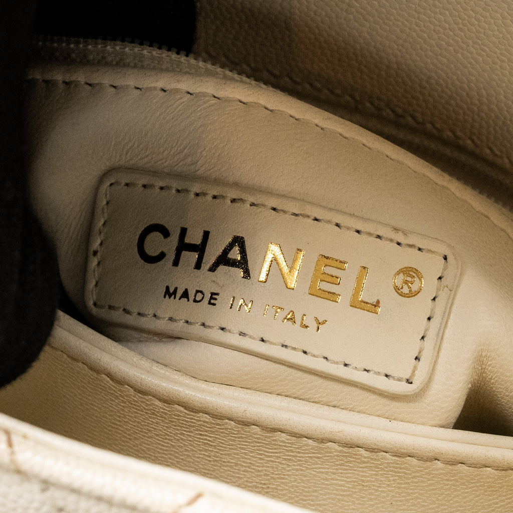 CHANEL MINI COCO HANDLE CAVIAR WHITE LGHW (MICROCHIP)
