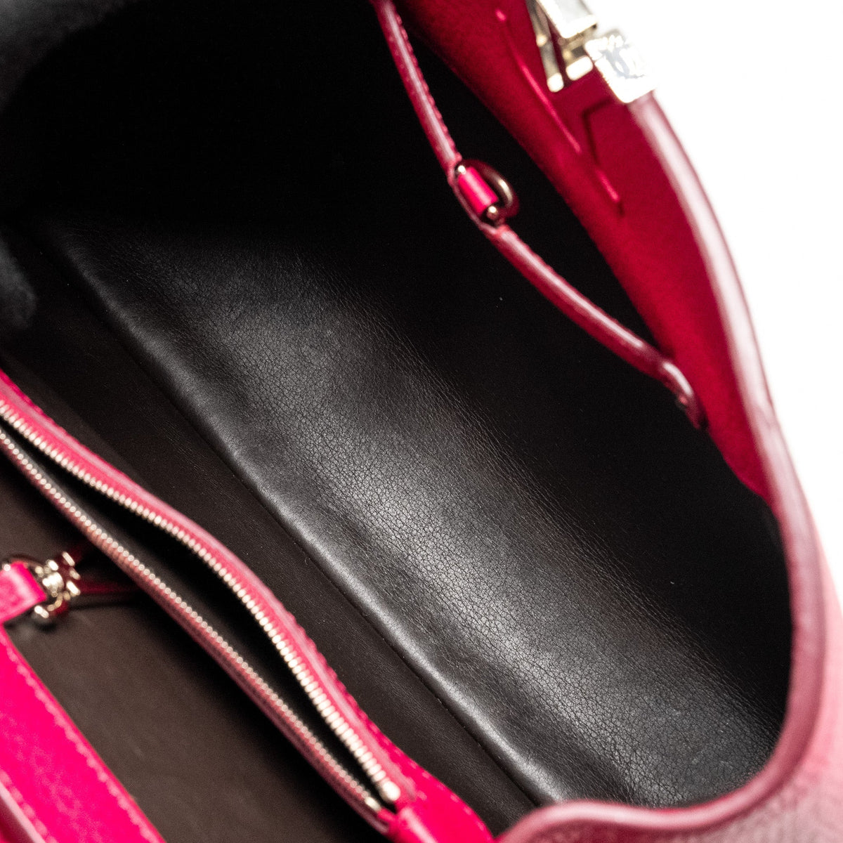 LOUIS VUITTON CAPUCINES TAURILLON HOT PINK SHW