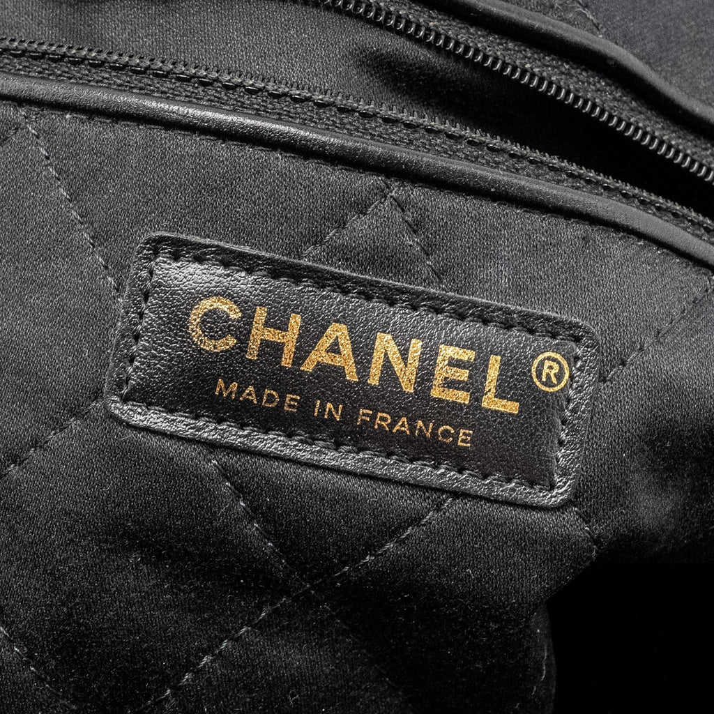 CHANEL MEDIUM 22 BAG SHINY CALFSKIN BLACK GHW (MICROCHIP)