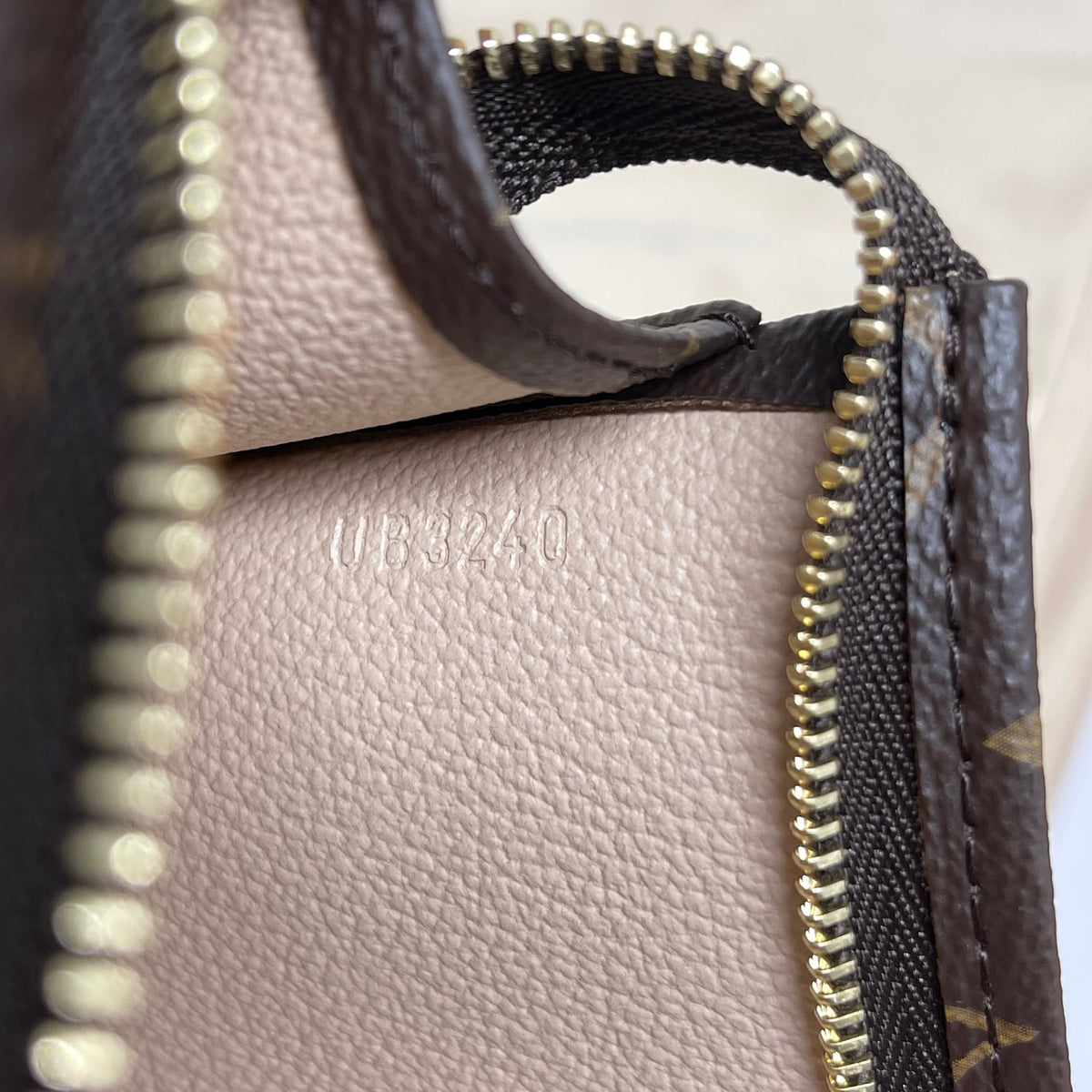 LOUIS VUITTON TOILETRY POCHETTE 26 MONOGRAM CANVAS